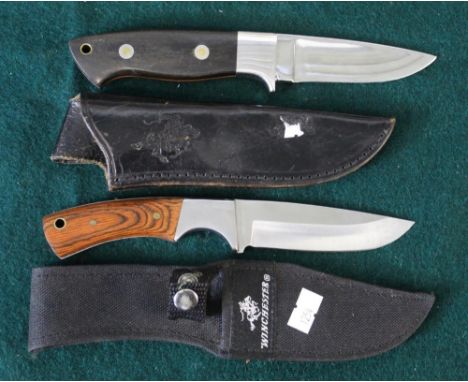 Winchester skinning knife with full tan and ebony handle (hand made model no 440) in leather sheath BL9cm OL20cm, Winchester 
