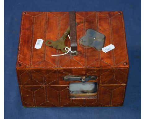 Vintage mechanical tin pigeon racing clock in wooden box by Plasschaert Belgium complete with brass turning key 
