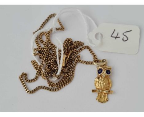 An attractive 14ct gold owl pendant 1.4g with enamel eyes on gilt metal chain