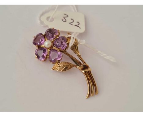 An amethyst and pearl 9ct brooch 5.5g inc