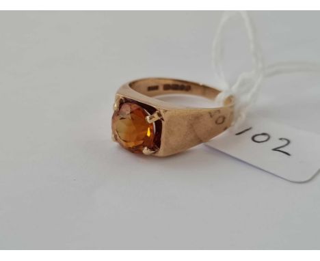 An orange stone set 9ct ring size N 3.4g inc