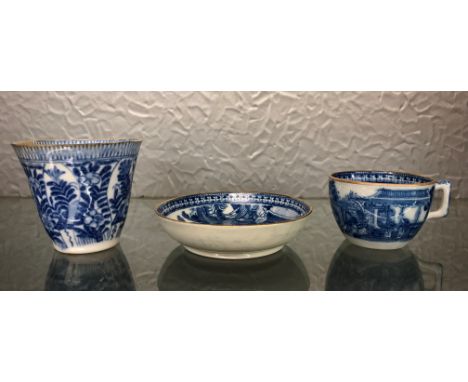 18TH CENTURY WORCESTER TEA CUP AND SAUCER AND A BEAKER