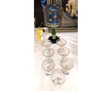 VINTAGE SEVEN BABYCHAM GLASSES, TABLE LAMP AND DEER ADVERTISING FIGURE A/F