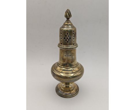 A silver sugar caster hallmarked Sheffield 1925, total weight 137.7g 