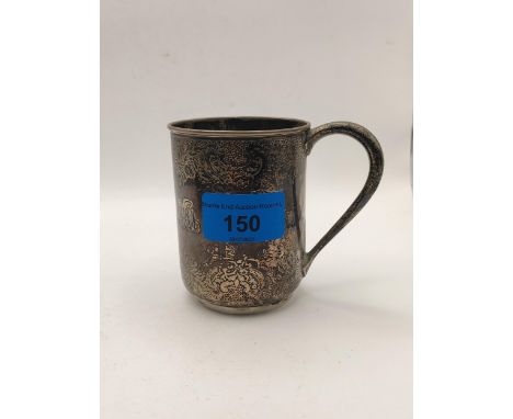 An early 20th century silver Christening mug with engraved initials decorated with flowers and foliage, Sheffield 1904, 143.8