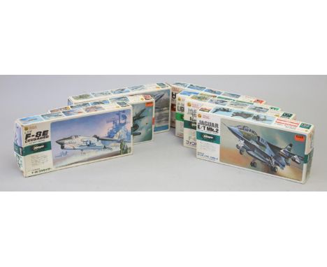Seven Hasegawa aircraft 1/72 model kits, to include :Lockheed P-38 J/LorF Lighting North American Rockwell RA-5C ViglanteGrum