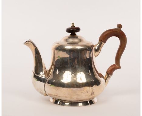 A 19th Century German silver teapot, Mau, Dresden, fitted a carved wood handle, approximately 270gm CONDITION REPORT: Conditi