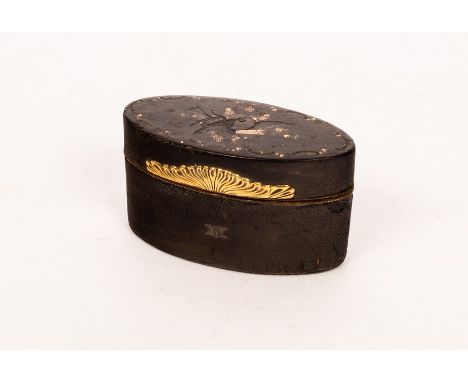 An early 19th Century oval gold mounted snuff box, 7cm wide/Provenance: from the Estates of Lord & Lady Charteris CONDITION R