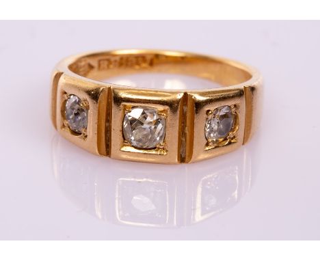 A Victorian three-stone diamond ring set in 18ct yellow gold, approximate total diamond weight 0.4ct size L, approximately 6.