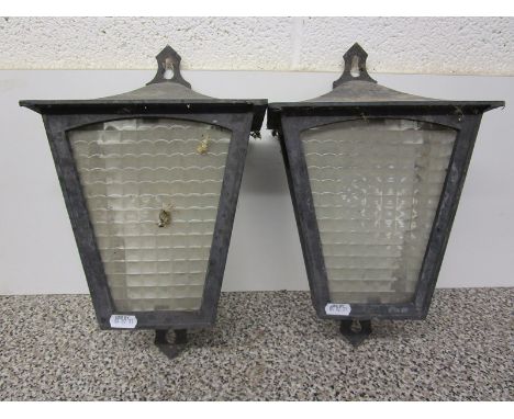 2 exterior light fittings