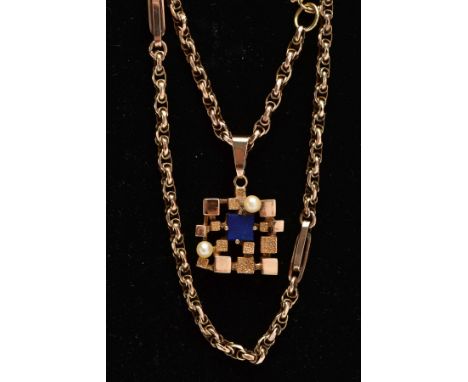 A 9CT GOLD LAPIS LAZULI AND CULTURED PEARL ABSTRACT PENDANT WITH CHAIN, the textured and polished abstract pendant set with l