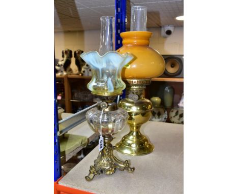A LATE VICTORIAN GILT METAL BASED OIL LAMP, with vaseline glass shade of wavy outline, the clear glass reservoir fitted with 