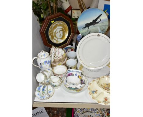 A GROUP OF CERAMICS, to include a framed limited edition Heinrich Villeroy and Boch Statue of Liberty centennary plate, numbe