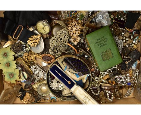 A BOX OF EARLY TO MID 20TH CENTURY BELT BUCKLES, BROOCHES AND OTHER ITEMS, to include a boxed stick pin designed with a yello