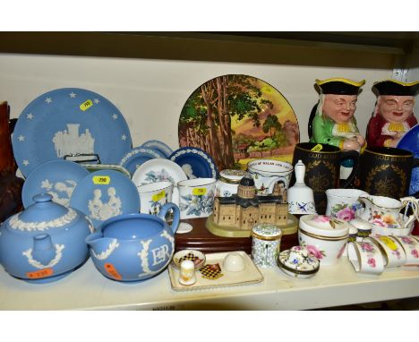 A SMALL QUANTITY OF COMMEMORATIVE  WEDGEWOOD JASPER WARE, ROYAL WORCESTER TRINKET BOXES,ROYAL DOULTON PLATE, two Wedgwood tan