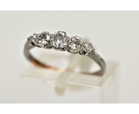 A DIAMOND FIVE STONE RING, set with graduating early brilliant cut diamonds, claw set, to the tapering shoulders, estimated t