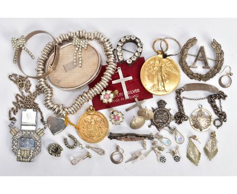 A SELECTION OF JEWELLERY AND ITEMS, to include an oval silver trinket box with an engine turned design and vacant cartouche, 