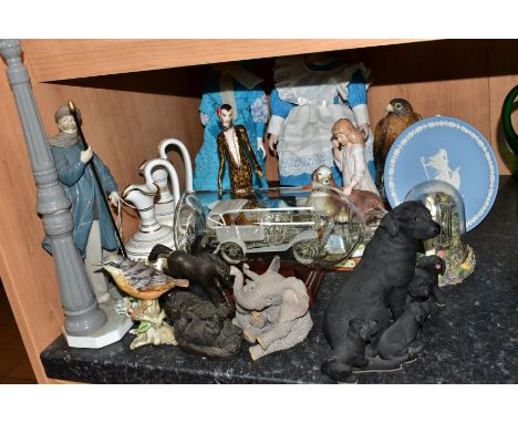 A GROUP OF CERAMICS, ORNAMENTS AND COLLECTORS DOLLS, to include a Lladro Lamplighter figurine, no 5205, designed by Salvador 