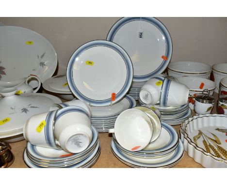 A QUANTITY OF ROYAL WORCESTER AND ROYAL DOULTON TABLEWARE consisting of a Royal Doulton 'Tumbling Leaves' dinner set, two mea