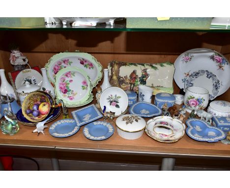 A GROUP OF CERAMICS AND GLASSWARES, to include a Beswick Johnny Town Mouse BP3a, four Royal Albert bowls printed with roses i