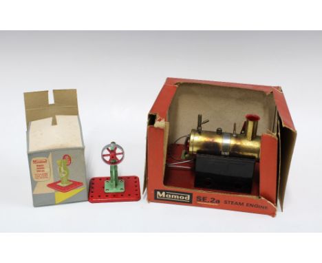 Mamod vintage SE.2a steam engine in box, together with a boxed Mamod model power press (2)