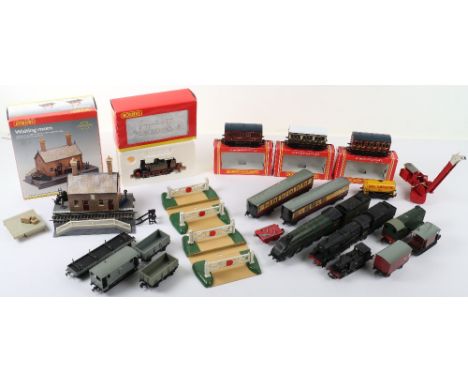 Hornby Dublo locomotive and rolling stock, 4-6-2 Silver King locomotive and tender, 2-8-0 8F locomotive 48073 and tender, 0-6