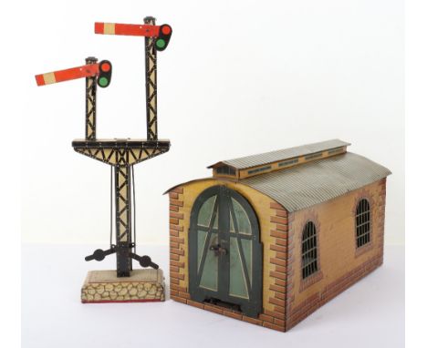 Bing Tinplate 0 Gauge Single engine shed, lithographed tin building, opening front doors, in fair to good original condition,