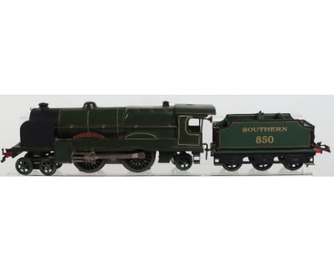 Hornby Series 0 gauge 20 volt ‘Lord Nelson’ locomotive and tender, 4-4-2 engine with smoke deflectors and 6-wheel Southern 85