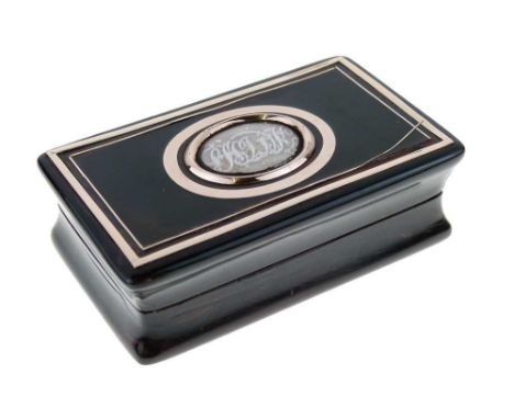 Late Georgian tortoiseshell snuff box, the hinged cover having central oval glazed panel enclosing seed pearl cursive initial