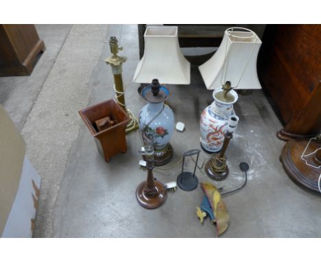 A brass Corinthian column lamp, three other lamps and ornaments