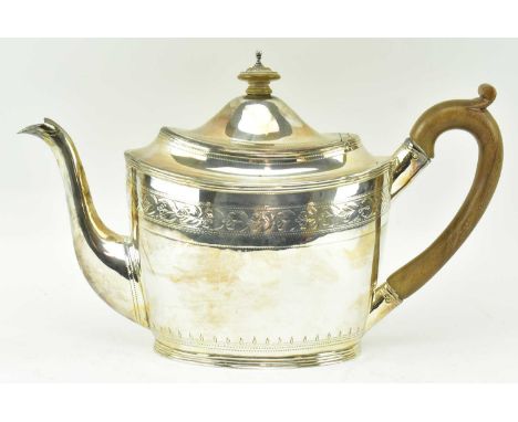 A George III hallmarked silver teapot. Hallmarked London 1802, sponsor marked for Peter, Ann, William Bateman. Weight 409g.Me