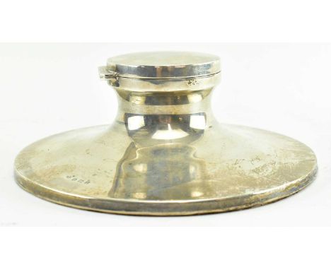 A large George V silver hallmarked capstan inkwell with lid and glass liner. Hallmarked year 1922 Birmingham, sponsors mark W