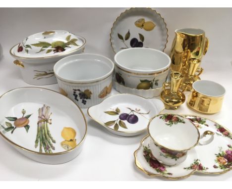 A collection of Royal Worcester tableware in Evesham pattern, a Royal Albert cup and saucer in Old Country Roses pattern and 