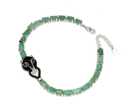 A 925 silver bracelet set with emeralds, with a leopard shaped clasp set wit black spinels and ruby eyes, L. 18cm.