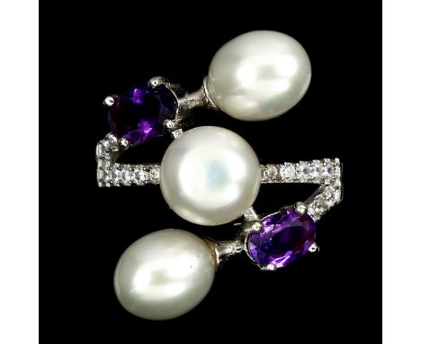 A 925 silver amethyst and pearl set ring, (Q).