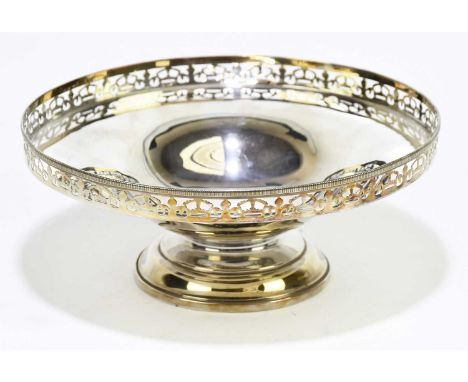 ADIE BROTHER LTD; a George VI hallmarked silver footed bowl with pierced border, Birmingham 1937, diameter 18cm, approx 6.18o