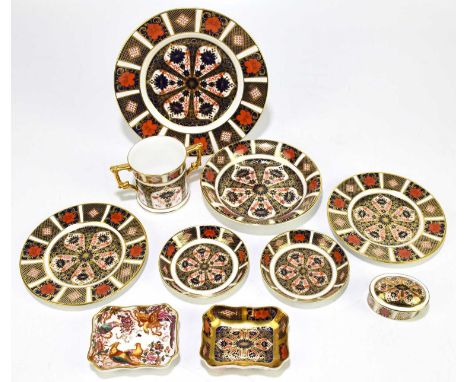 ROYAL CROWN DERBY; eight pieces in the 1128 'Old Imari' pattern to include 21.5cm plate, a loving cup, a trinket box and cove