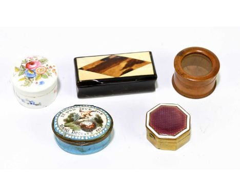 An 18th century enamelled patch box decorated with an exotic bird, inscribed 'If You Love Me Don't Deceive Me', width 5cm (af