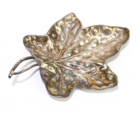 NORTON &amp; WHITE; a late Victorian hallmarked silver leaf dish, Birmingham 1899, length 17.5cm, approx weight 2.76ozt/86g.C