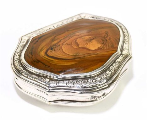 A Georgian hallmarked shaped silver snuff box, set with brown agate to the hinged lid, lion standard and date letter mark onl