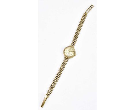 ROTARY; a lady's vintage 9ct yellow gold wristwatch with brick link bracelet, length approx. 15cm, approx. 15.3g.Condition Re