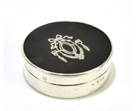COLLETT &amp; ANDERSON; a George V hallmarked silver and tortoiseshell circular trinket box, London 1919, diameter 5.5cm.Cond