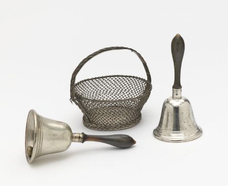   Ein Paar Tischglocken  Wien, 1780, Josef  Ferdinand Ewerth     Silber, ebonisierte Holzgriffe. Marken (R. 7856, 7954), Meis