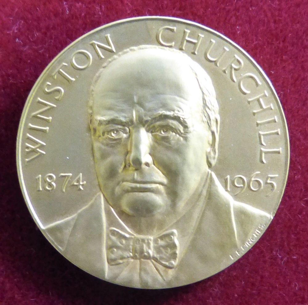 A 9ct gold Winston Churchill commemorative coin, 36gms.