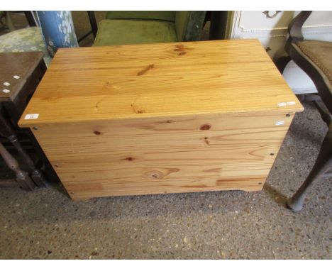 STAINED PINE LIFT UP TOP TRUNK 