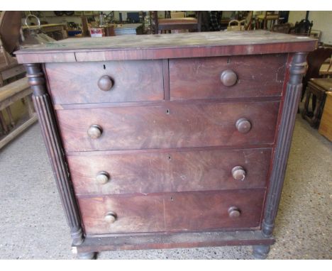 19TH CENTURY MAHOGANY SCOTCH CHEST OF TWO OVER THREE FULL WIDTH DRAWERS WITH TURNED KNOB HANDLES WITH REEDED COLUMNS RAISED O