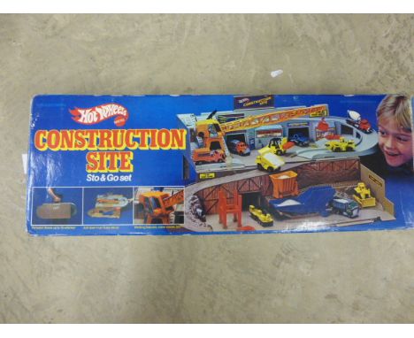 Boxed Mattel Hot Wheels Construction Site Sto & Go Set no 4100