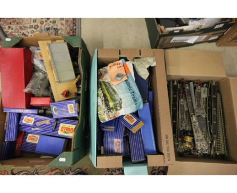 Good collection of Hornby Dublo model railway to include engines x 4, rolling stock x 25, boxed Hornby Dublo 4620 Breakdown T