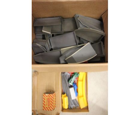 OO gauge model railway to include engine, rolling stock and various Triang Central Platform Units 