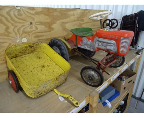 Triang sit-on tin plate & plastic tractor with Tri-ang Tri-trailer trailer, some rusting